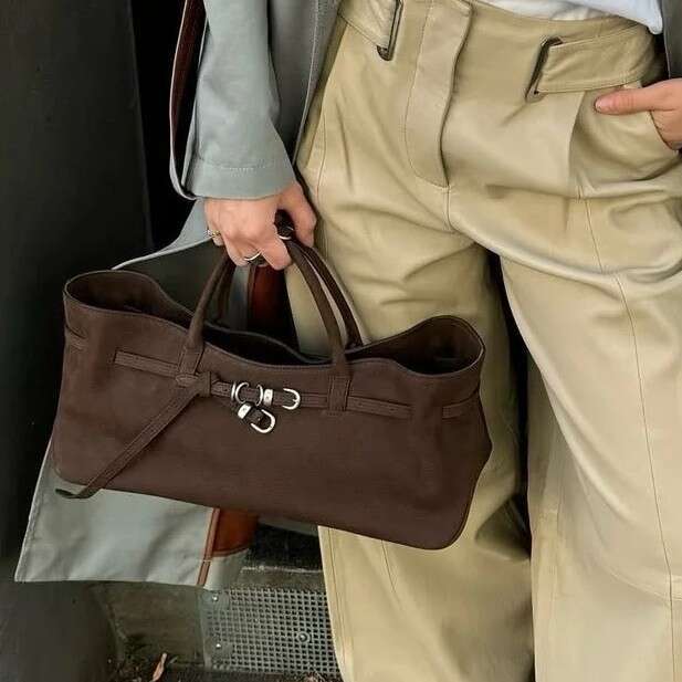 Korean Style Mrs Handbag Made Of Top Layer Cowhide With A Unique Belt Buckle Design Fashionable And Versatile Casual Shoulder Bag SENYY