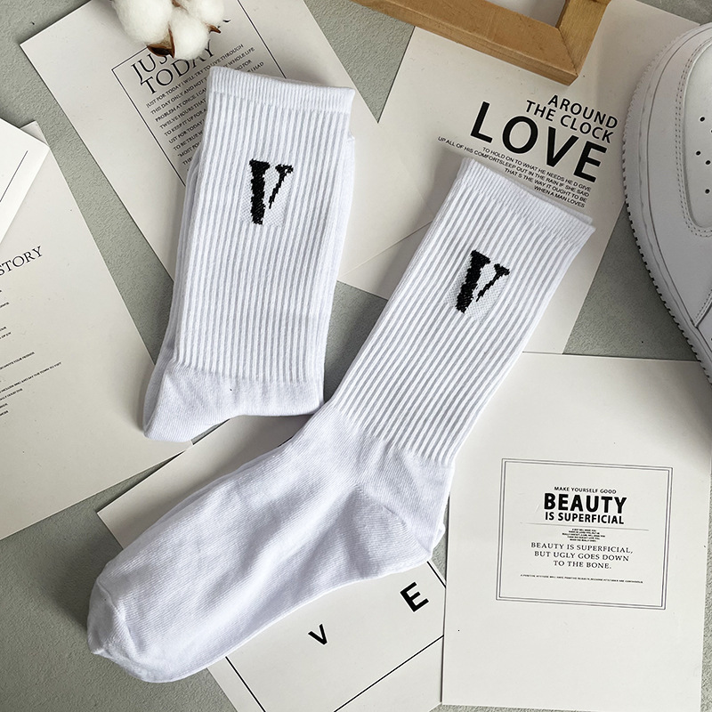 Premium Designer Ins Trendy Men Women Mid Long Tube Socks Pure Cotton Sweat Absorbent Basketball Sports Casual Fashion Orange Black Color Matching Soc