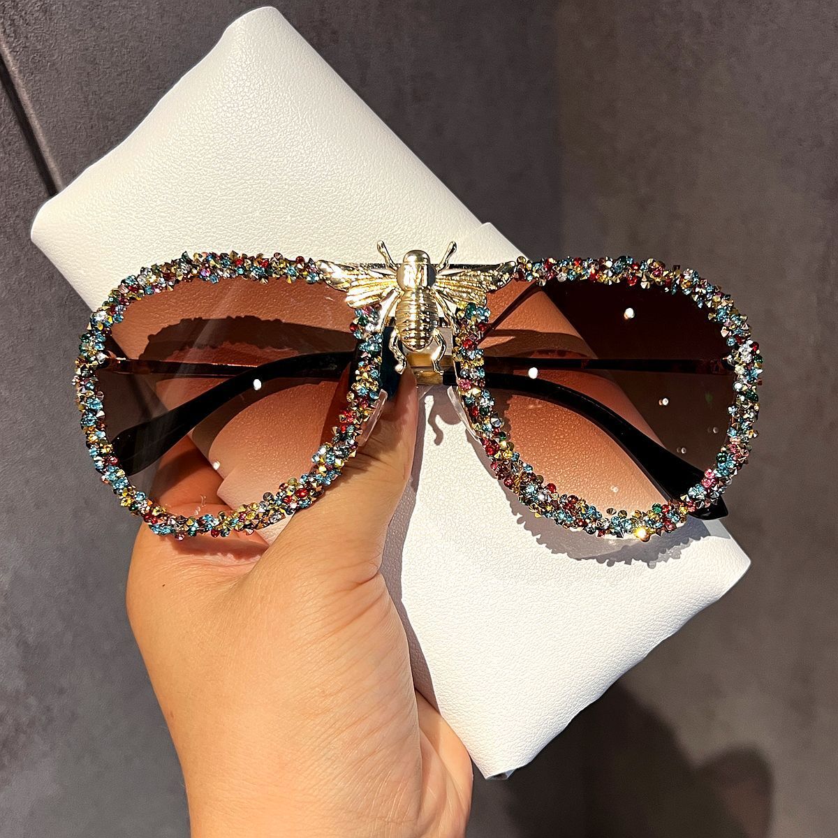 Designer Sunglasses Luxury Style High-end Bee Metal Rhinestone Fashion Large Frame Women Ins Outdoor Cycling Windproof And Sun Protection Trendy Glass