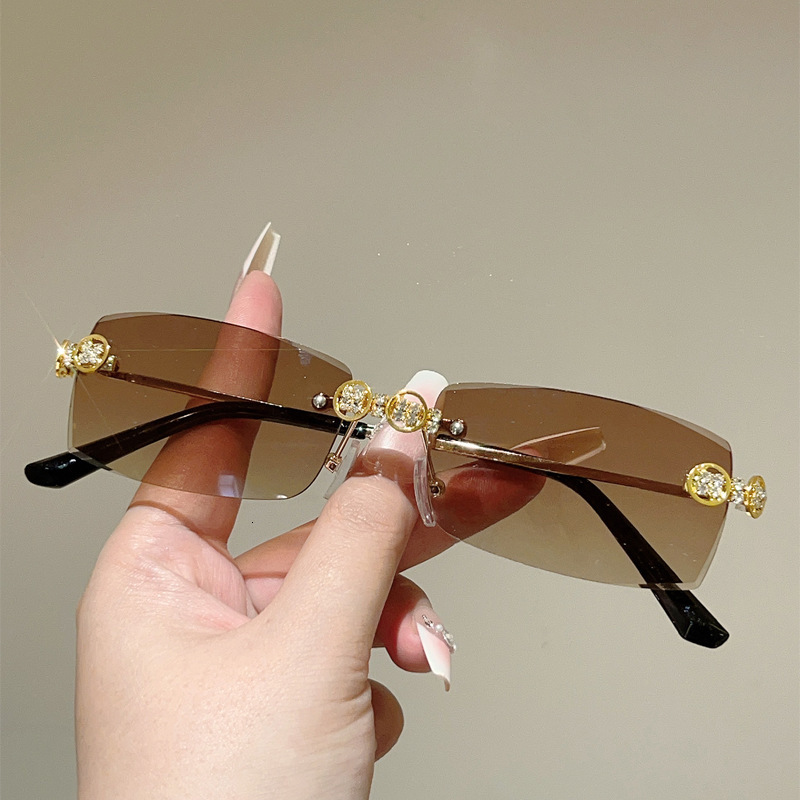 Luxury Brand Designer Sunglasses 2025 New Style Personality Frameless Diamond-Studded Small Square Sunglasses European And American Fashion INS Style 