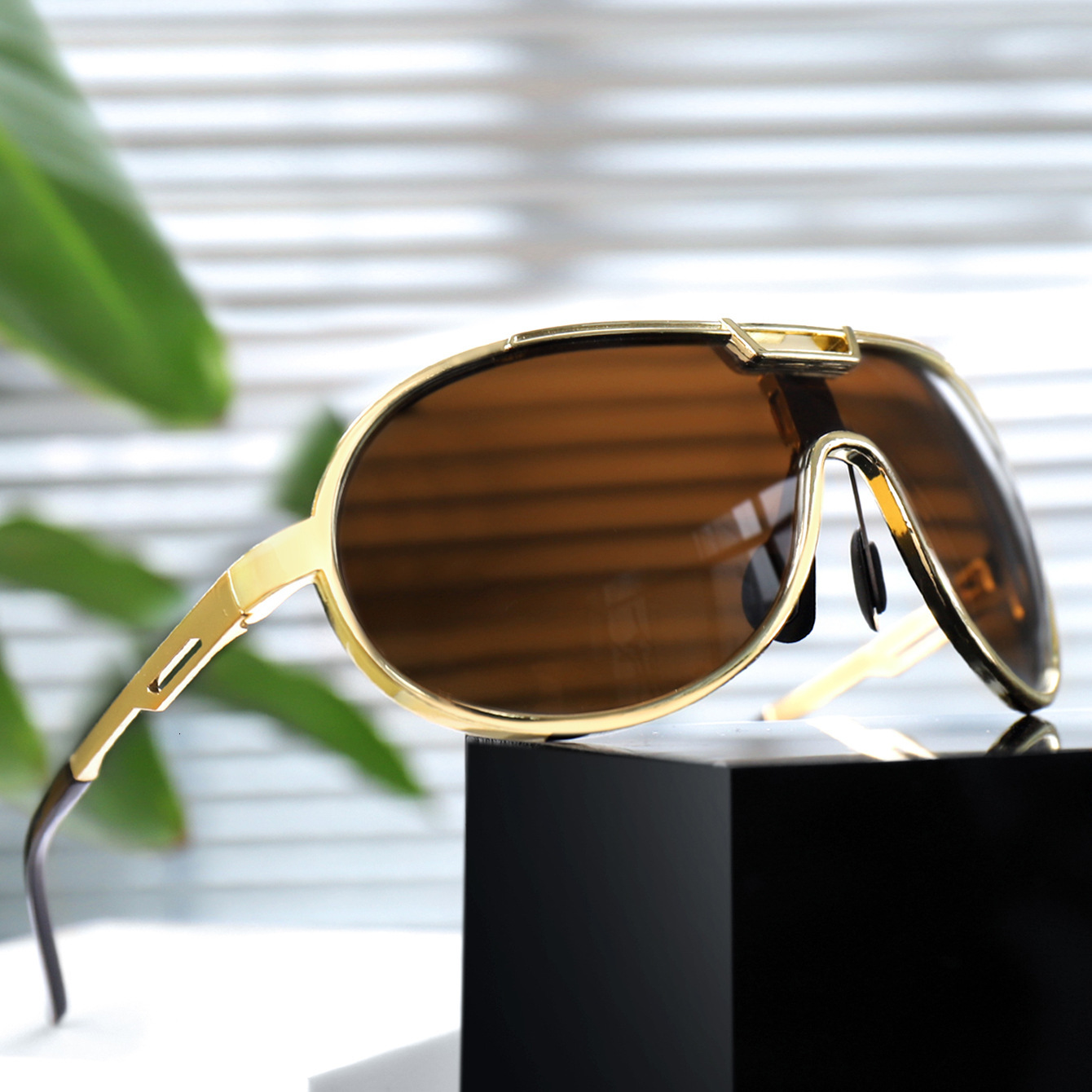 Designer Sunglasses Luxury Metal Ultra Light Frame Retro Oval Integrated Sunglasses Outdoor Sunscreen Cycling Glasses Men's And Women's Tren
