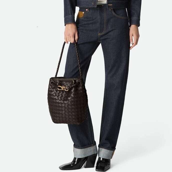Cross Border Woven Bucket Bag Large Capacity Genuine Leather Shoulder With Metal Bow European And American Retro Commuter Handbag For Women SENYY
