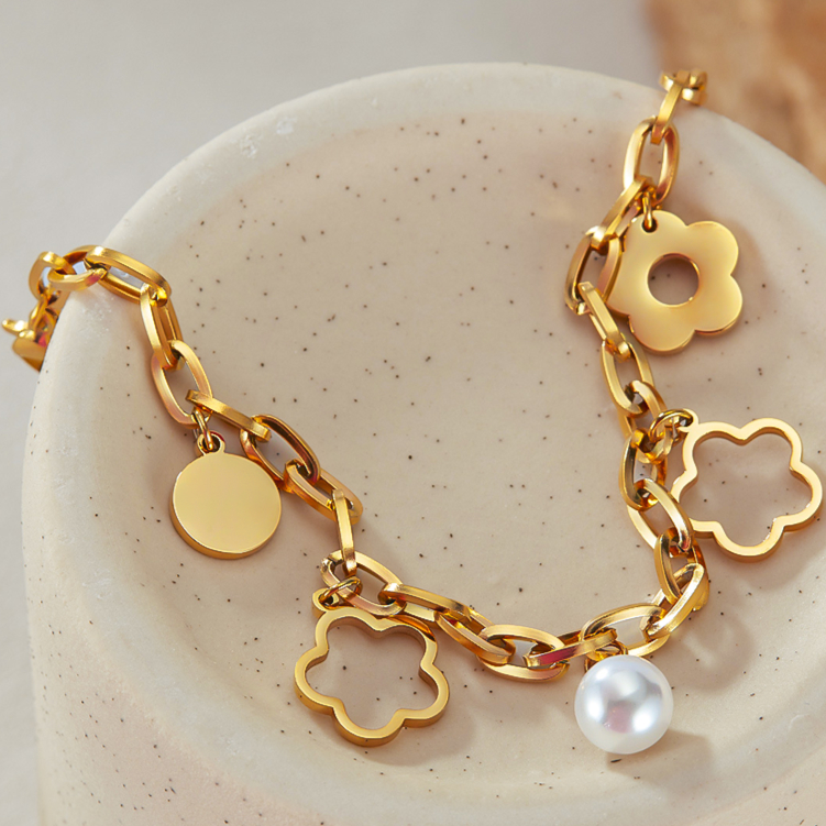 Luxury Designer Hollow Flower Bracelet Floral Cutout Bangle Minimalist Unique Luxury Jewelry Elegant Adjustable Gift for Women Delicate Chic Charm Bracelet