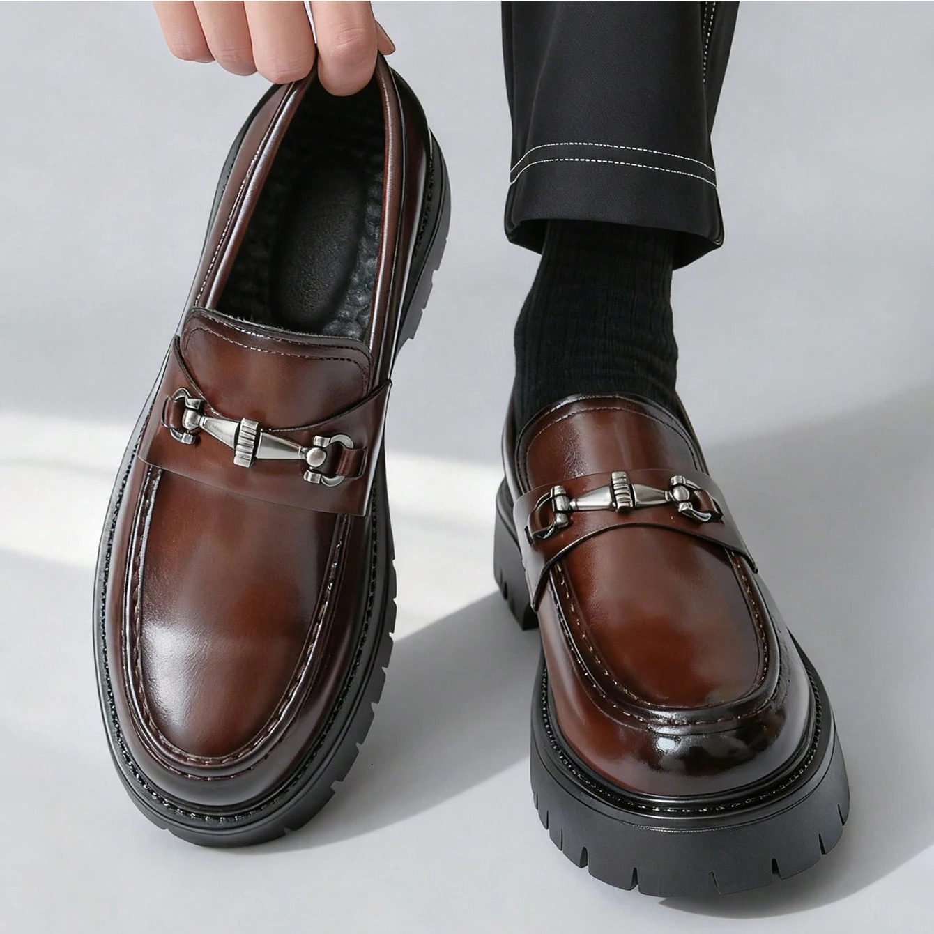 Europe Fashion Thick Sole Mens Penny Loafers Slip-On Business Dress Shoes Gentleman Glossy Buckle Formal Party Black Shoes 260507
