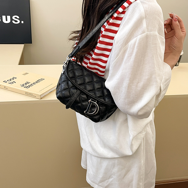 free shipping designer bag 2026 Summer New Women's Chain Shoulder Crossbody Bag, High-End Fashion Viral Hot Sale Underarm Purse