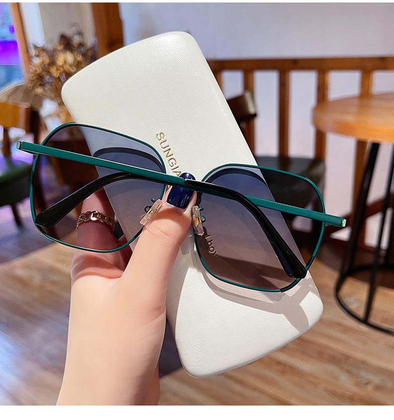 2026 New Designer Sunglasses Luxury Women's Korean Fashion UV Protection High End Polarized Glasses With Metal Reinforced Edges Outdoor Cycling A