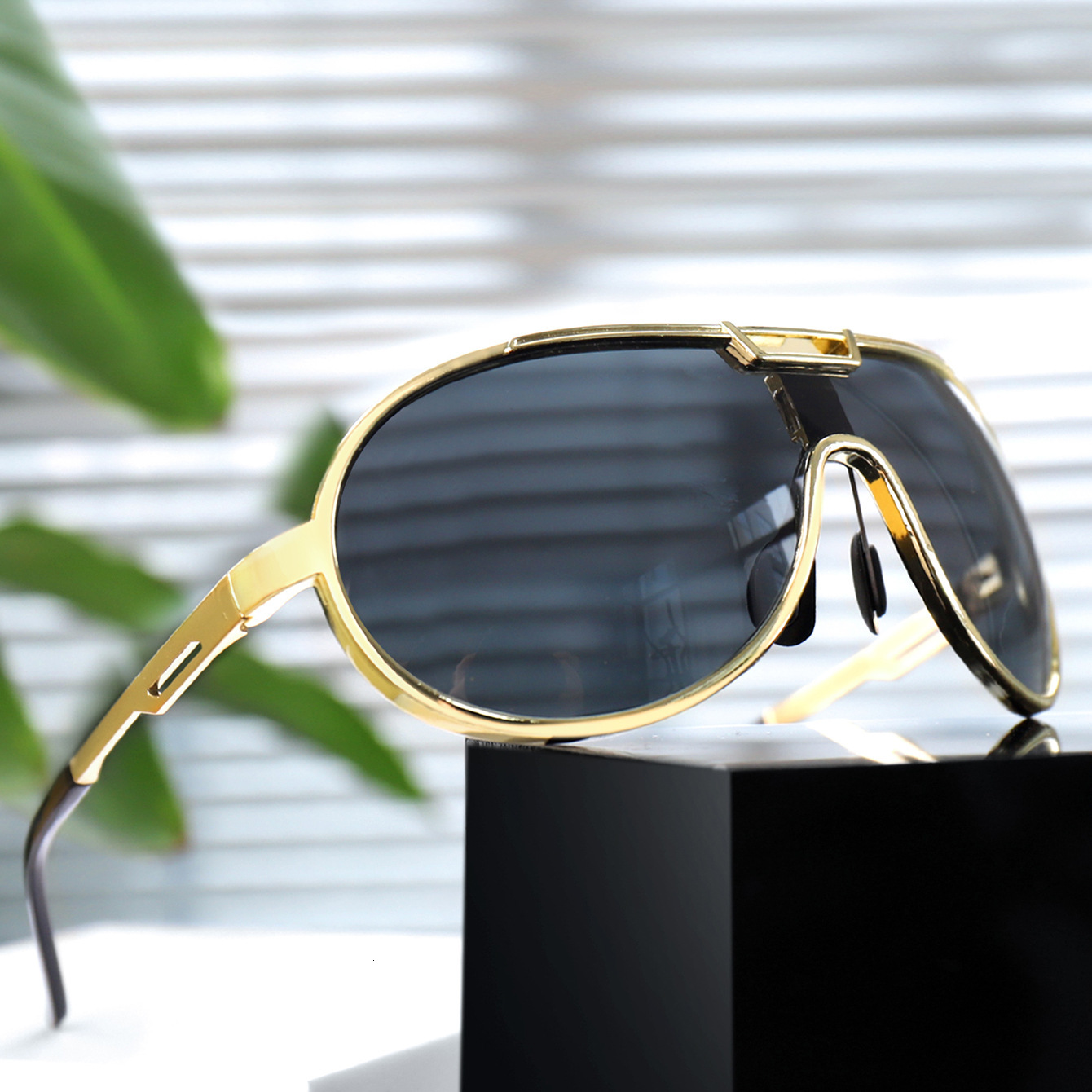 Designer Sunglasses Luxury Metal Ultra Light Frame Retro Oval Integrated Sunglasses Outdoor Sunscreen Cycling Glasses Men's And Women's Tren