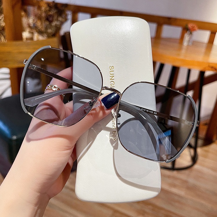 2026 New Designer Sunglasses Luxury Women's Korean Fashion UV Protection High End Polarized Glasses With Metal Reinforced Edges Outdoor Cycling A