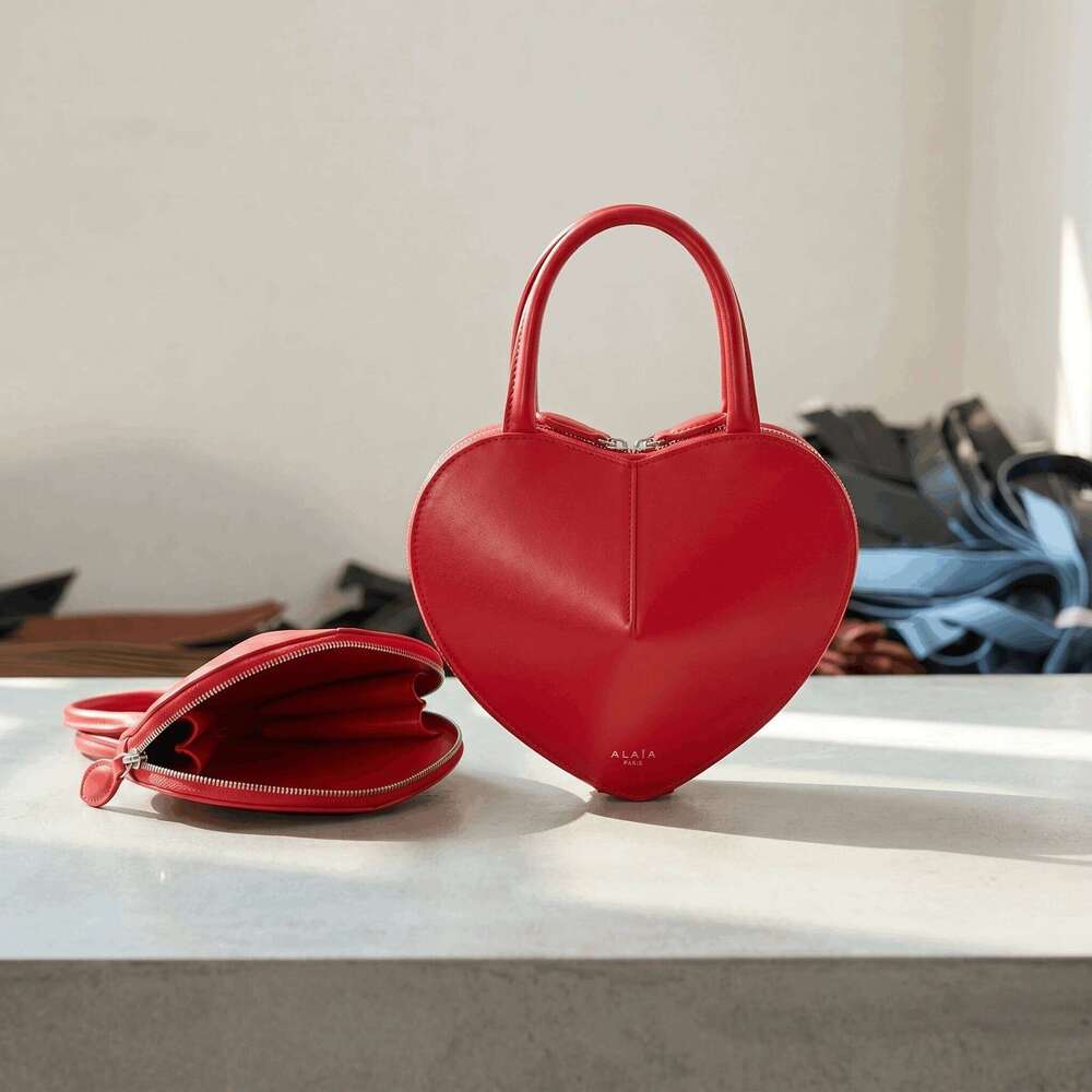 Red Shaped Crossbody For Women Cute Leather Shoulder Bag With Zipper Lining Compact Heart Purse Suotong260507