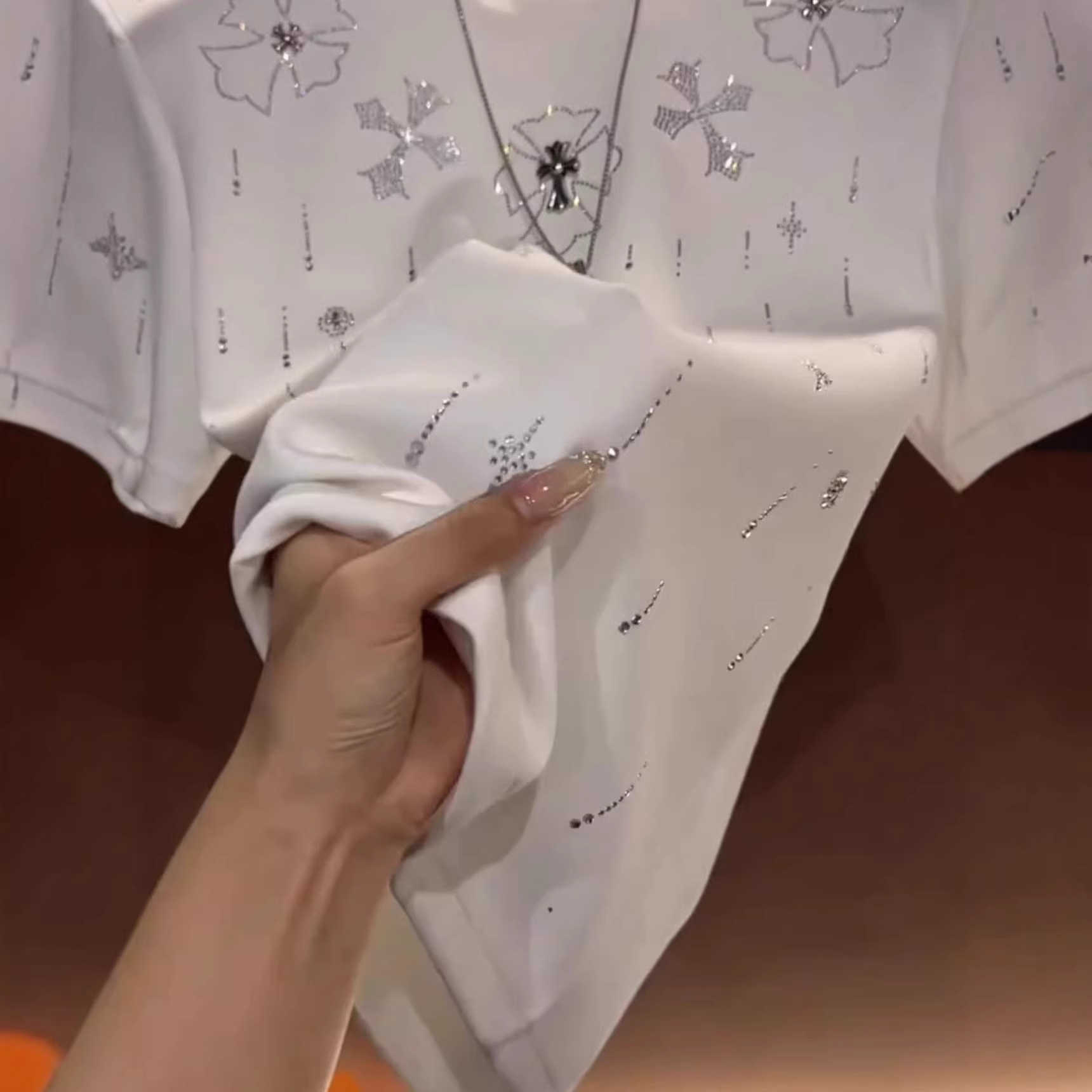 Summer new fashion design cross-embroidered round-neck short-sleeve mens European-style light luxury rhinestone T-shirt