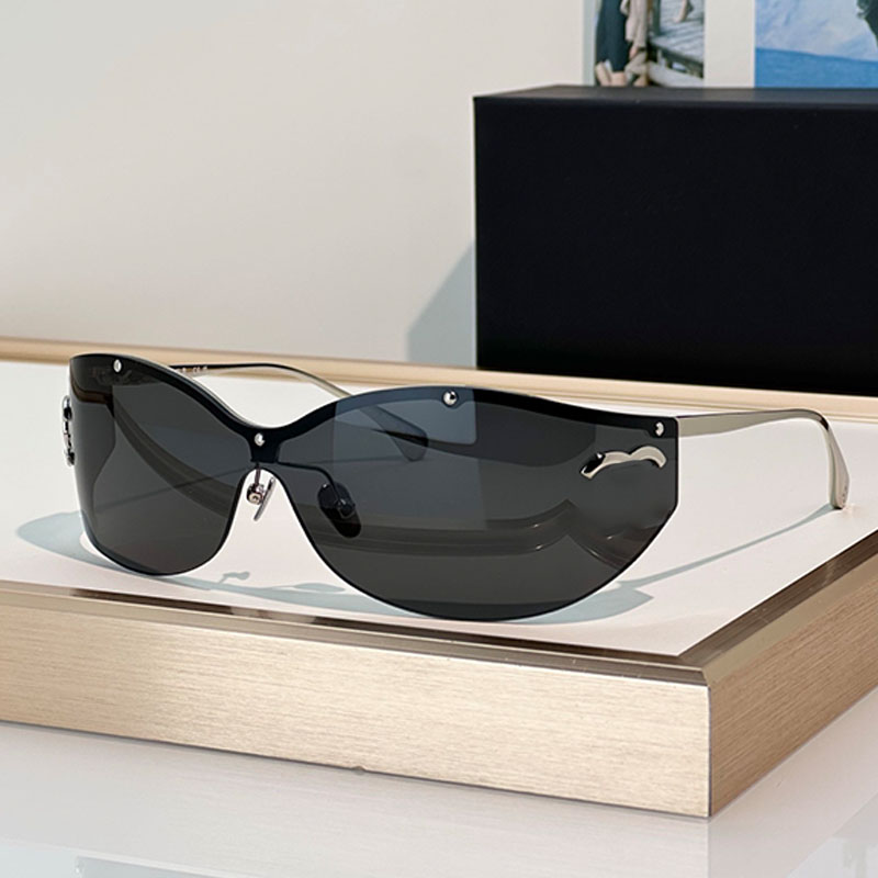 Shield Sunglasses Fashion Womens Designer Double C Sunglasses CH9582 Curved Lens Design Business Spicy Girl Vacation Goggles Style UV Protection 400 with Box