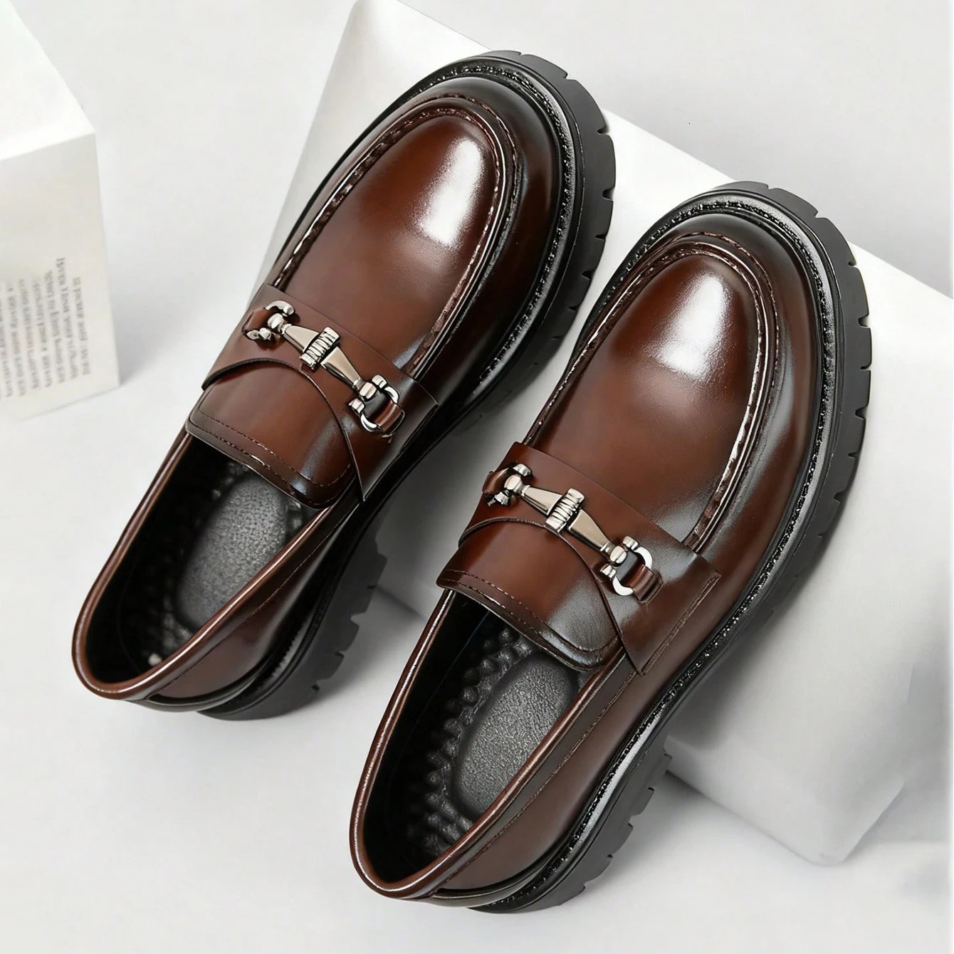 Europe Fashion Thick Sole Mens Penny Loafers Slip-On Business Dress Shoes Gentleman Glossy Buckle Formal Party Black Shoes 260507