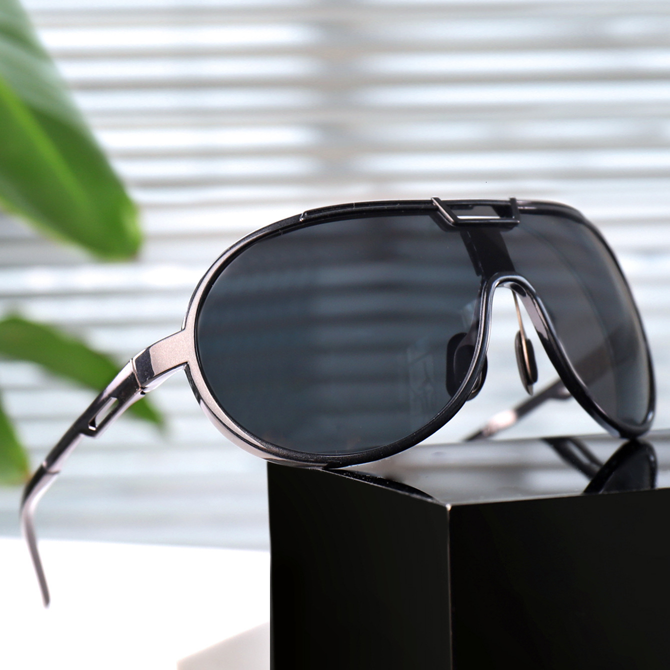 Designer Sunglasses Luxury Metal Ultra Light Frame Retro Oval Integrated Sunglasses Outdoor Sunscreen Cycling Glasses Men's And Women's Tren