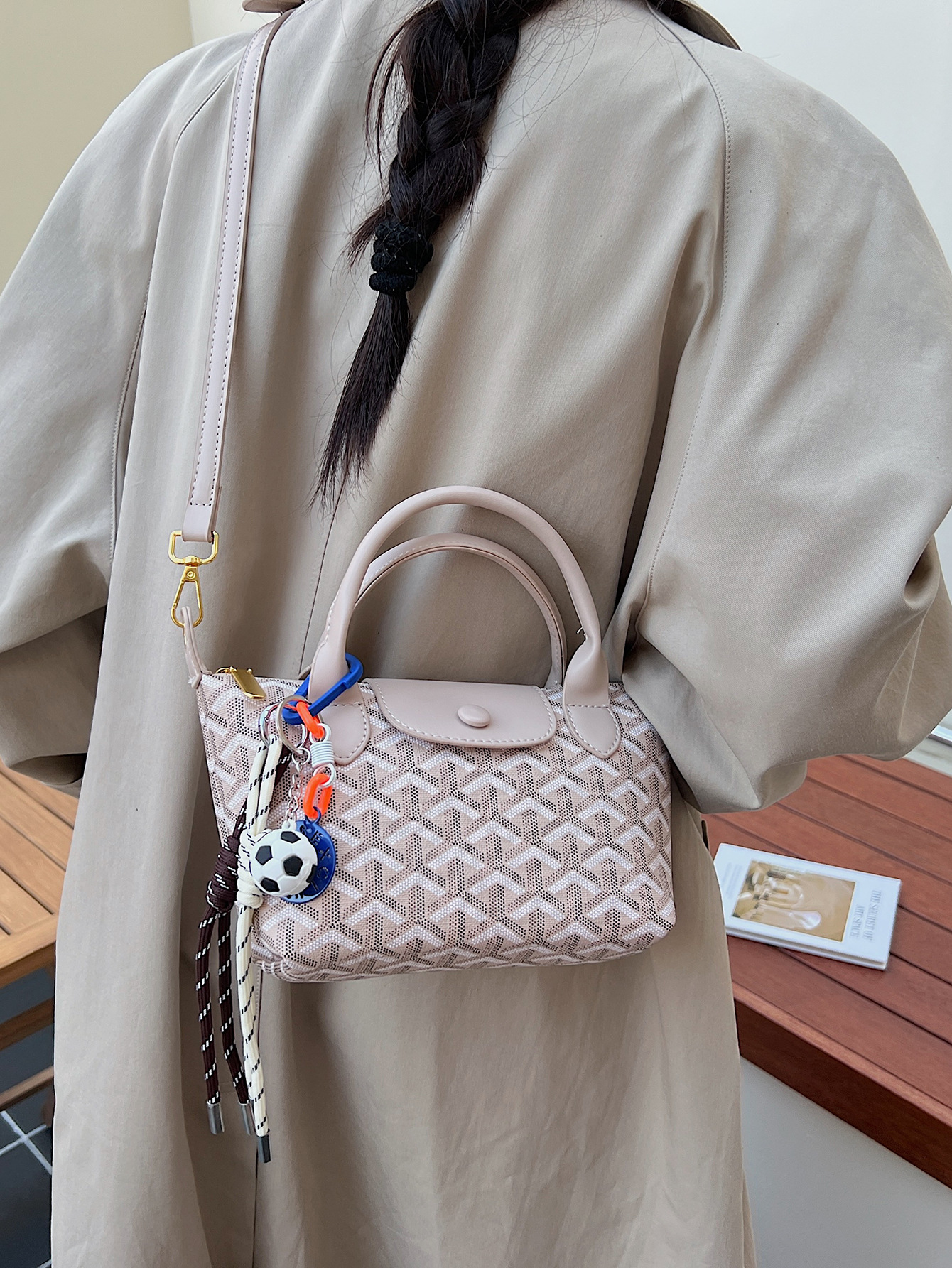 free shipping luxury bag 2026 New Women's Casual Commuter Shoulder Bag, Fashion Trendy Unique Design, Korean Style High-End Versatile Crossbody P