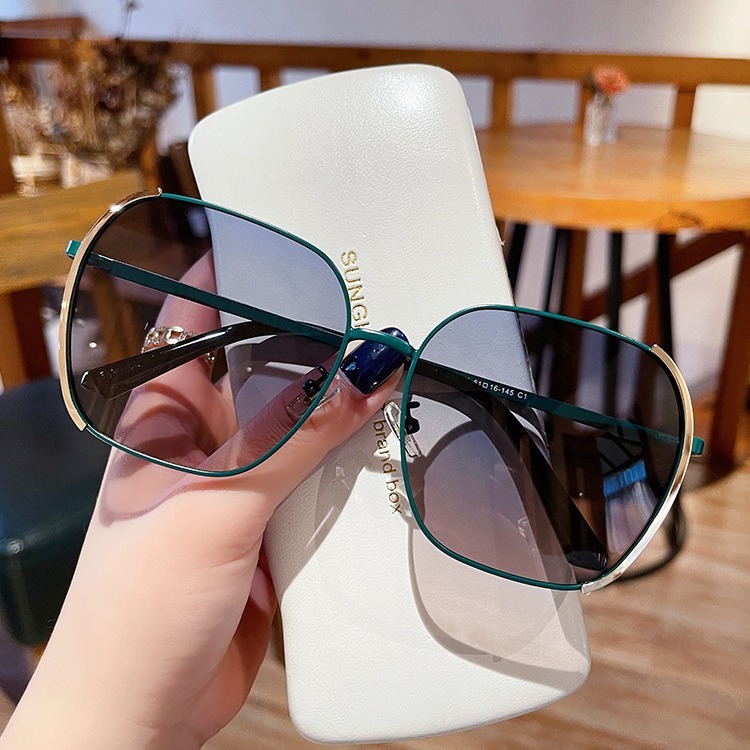 2026 New Designer Sunglasses Luxury Women's Korean Fashion UV Protection High End Polarized Glasses With Metal Reinforced Edges Outdoor Cycling A