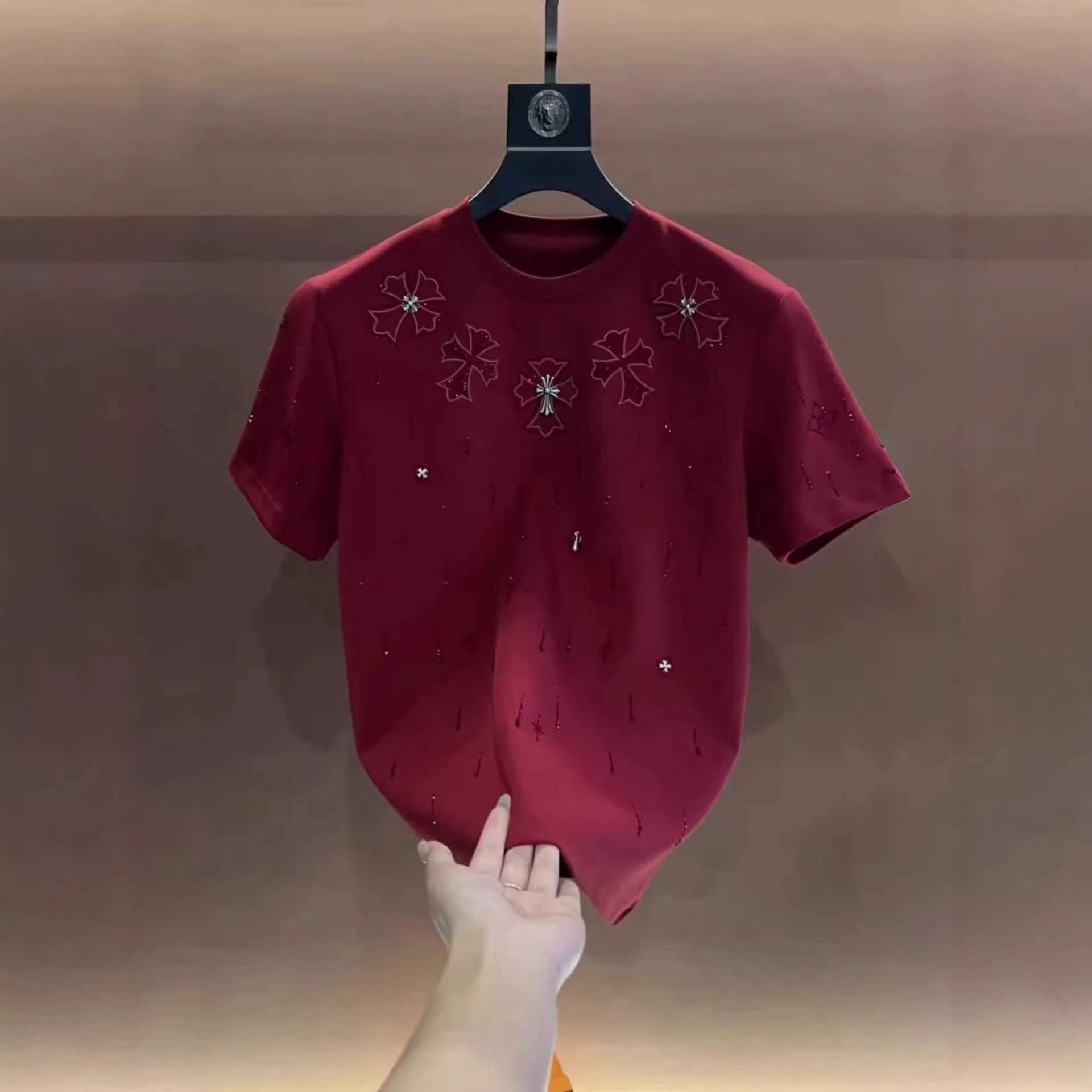Summer new fashion design cross-embroidered round-neck short-sleeve mens European-style light luxury rhinestone T-shirt