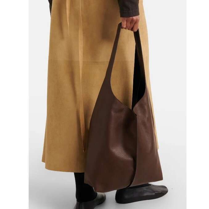 TR S New Bindle Stitch Shoulder Tote Is High End Minimalist Large Capacity Versatile Commuter Bag With A Mother And Child Design SENYY
