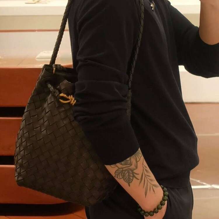 Cross Border Woven Bucket Bag Large Capacity Genuine Leather Shoulder With Metal Bow European And American Retro Commuter Handbag For Women SENYY