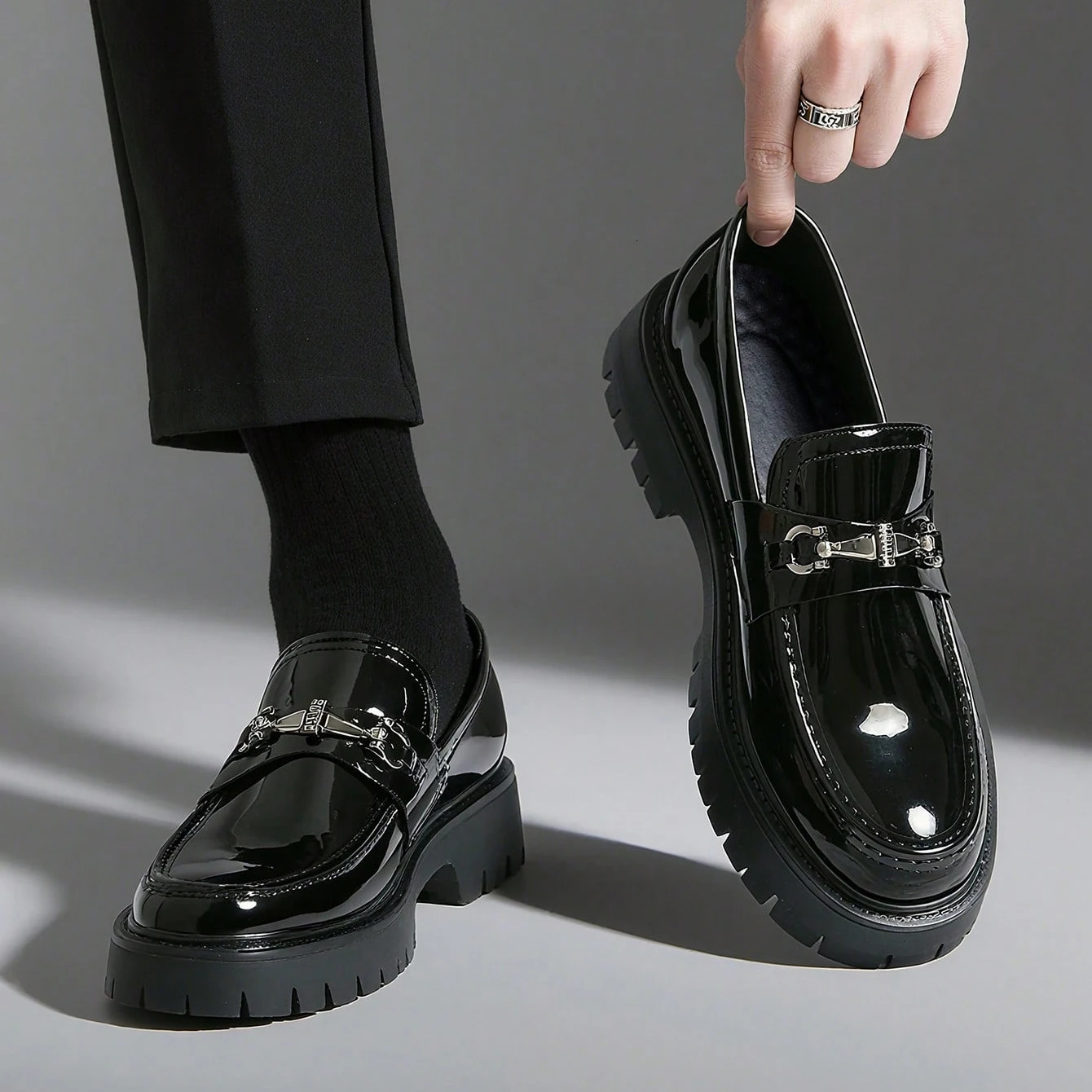 Europe Fashion Thick Sole Mens Penny Loafers Slip-On Business Dress Shoes Gentleman Glossy Buckle Formal Party Black Shoes 260507