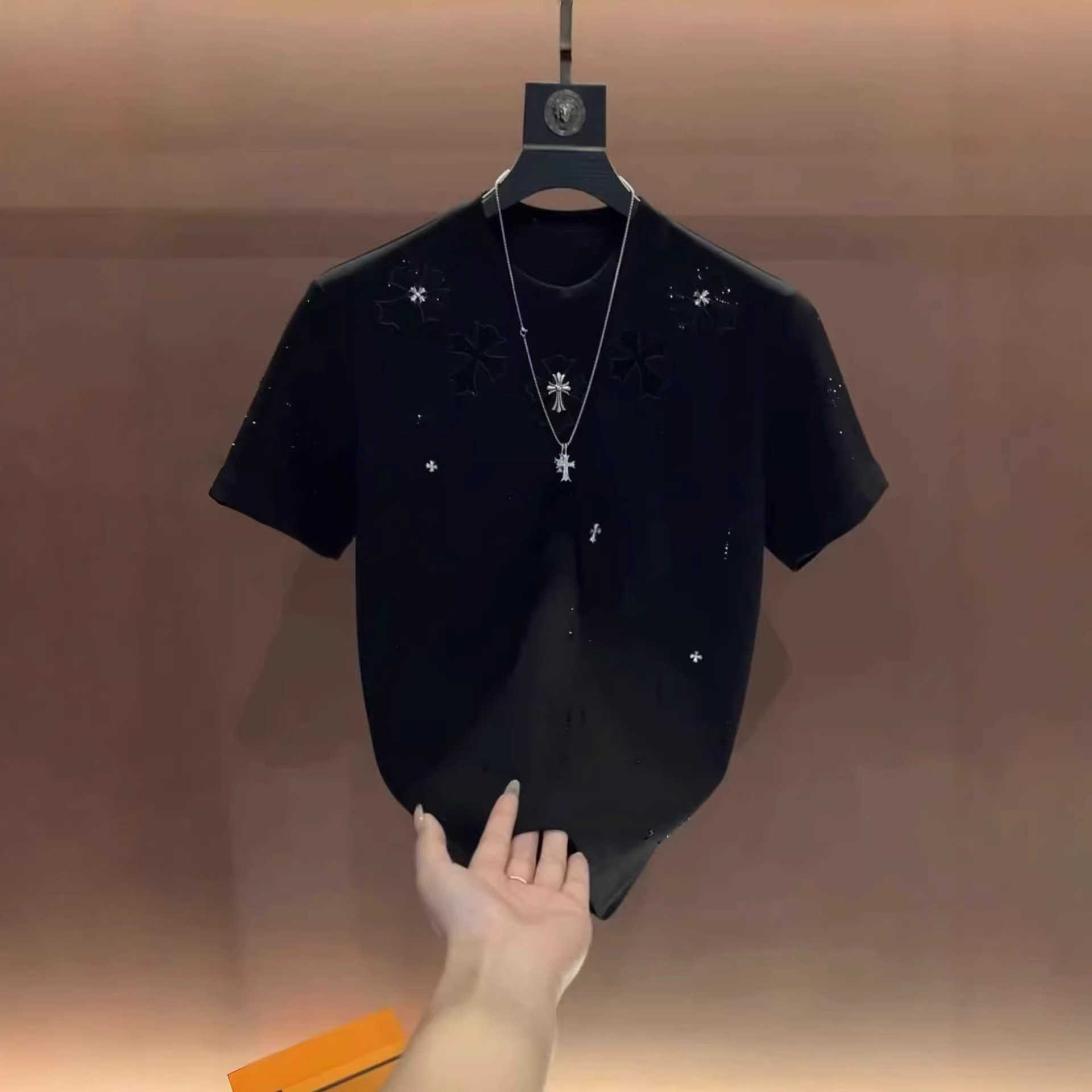 Summer new fashion design cross-embroidered round-neck short-sleeve mens European-style light luxury rhinestone T-shirt