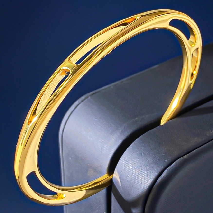 Designer Bracelet Bracelet for Women Pig Nose Minimalist Fashion Bangle Geometric Hollow C Shape Open Bangles Luxury Jewlery Designer Elegant Gift