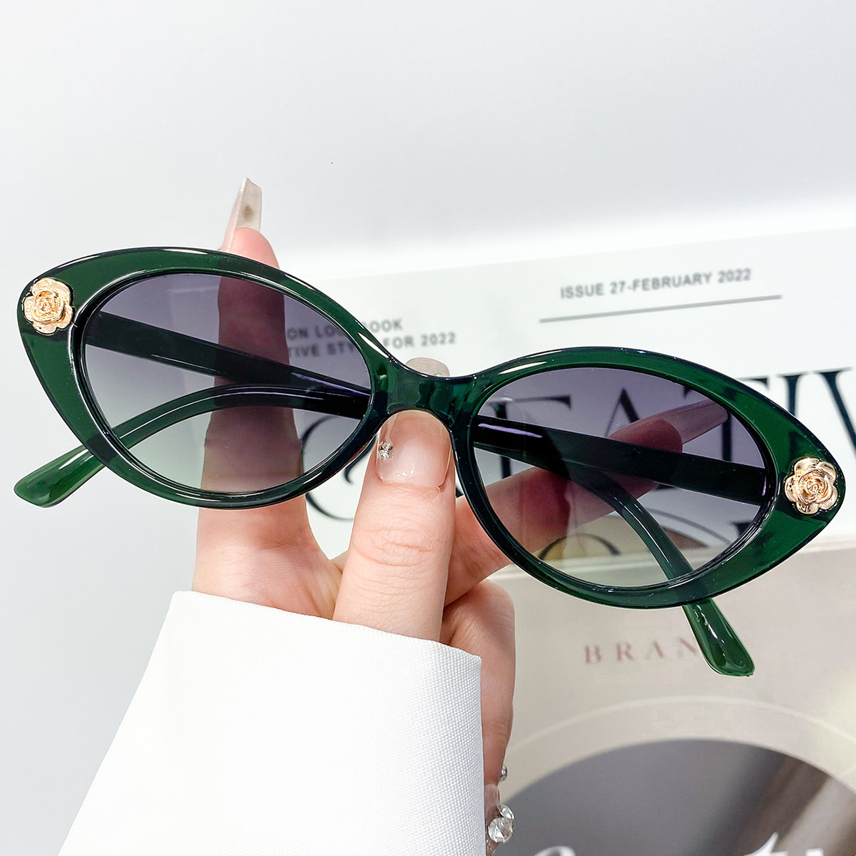 2026 New Designer Versatile Retro Cat-eye Sunglasses For Stylish Urban Street Photography Elegant And Sophisticated Fashion Sunglasses With Floral Des