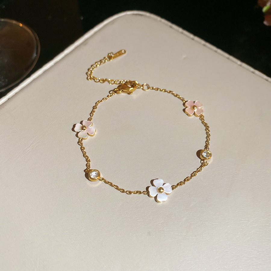 Super Shiny Zircon Mother-of-Pearl Flower Bracelet, Luxurious Sophisticated, Exquisite and Versatile Fashion Accessory - view 4