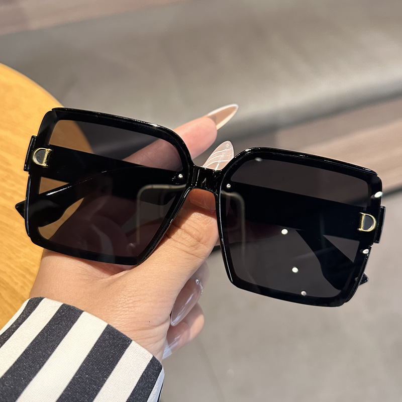 Luxury brands designer Oversized Square Sunglasses Women Retro Gradient Lens Fashion Runway Streetwear Celebrity Outdoor Eyewear Chic Trend Style