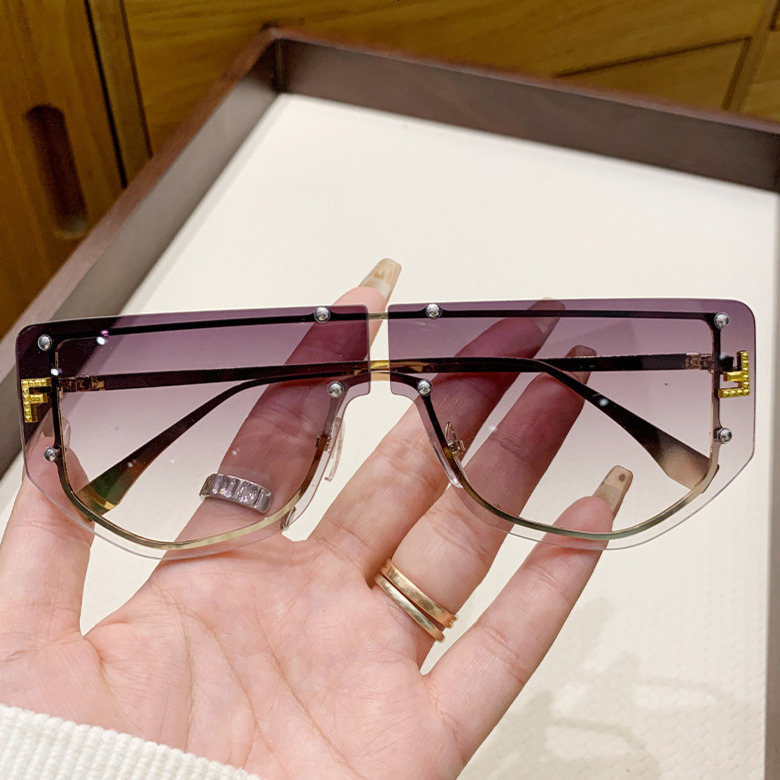Designer Luxury Women's Sunglasses High-end Letter Integrated Sunglasses Metal Frame Gradient Ultra Clear Lenses Personalized Outdoor Anti Glare 