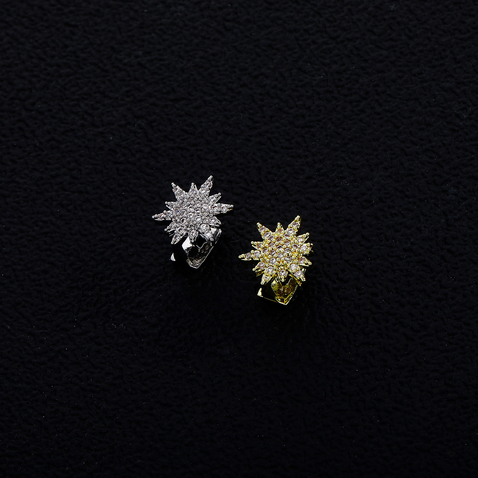 Hip-hop trend custom diamond-encrusted 18k jewelry for single teeth. Rock singer's exaggerated Halloween tooth ornaments. Unique and versatile. - view 8