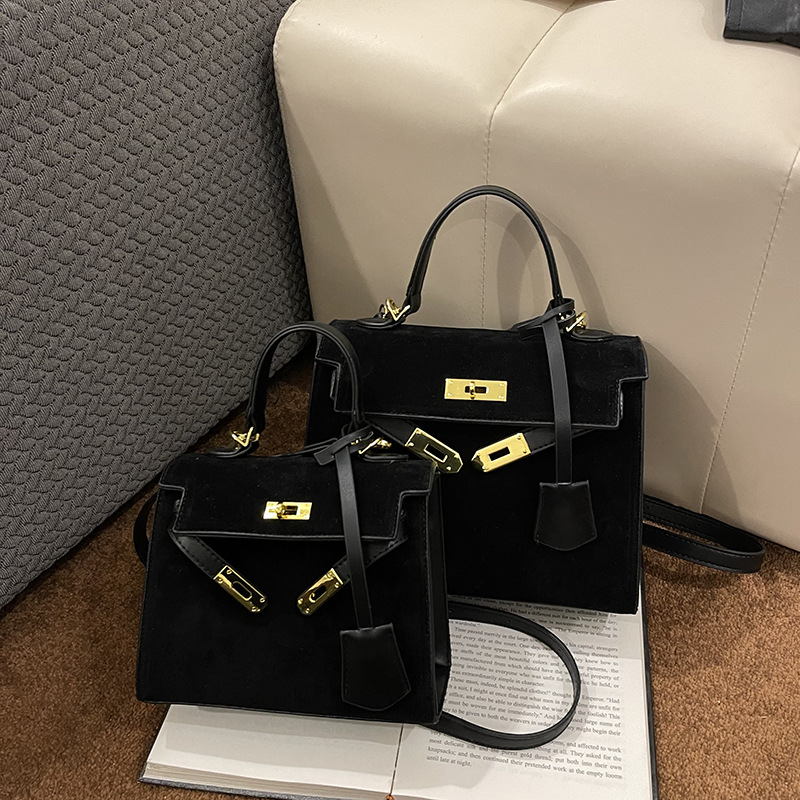 designer luxury Vintage handbag for commuting women's 2026 new trendy crossbody niche large capacity matte leather bag Secure