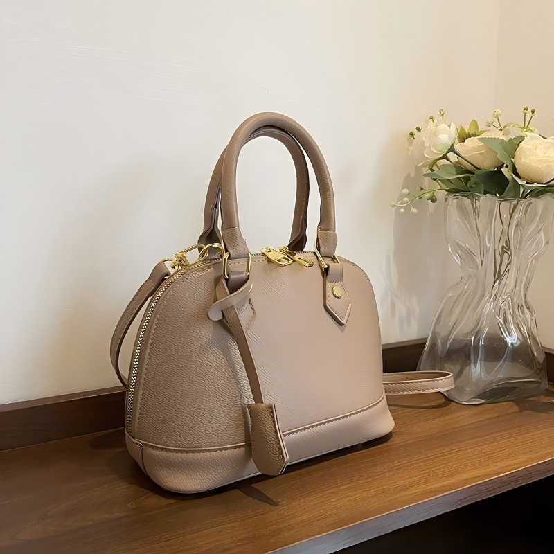 designer luxury Handheld shell fashionable retro women's shoulder bag versatile crossbody niche women's bag Roomy