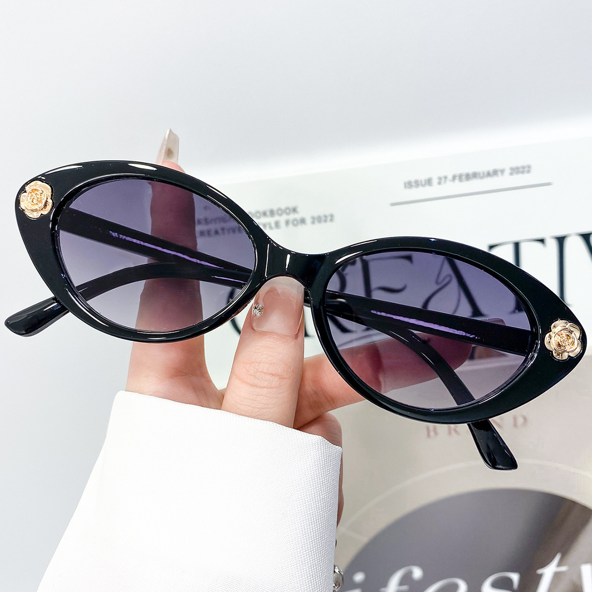 2026 New Designer Versatile Retro Cat-eye Sunglasses For Stylish Urban Street Photography Elegant And Sophisticated Fashion Sunglasses With Floral Des