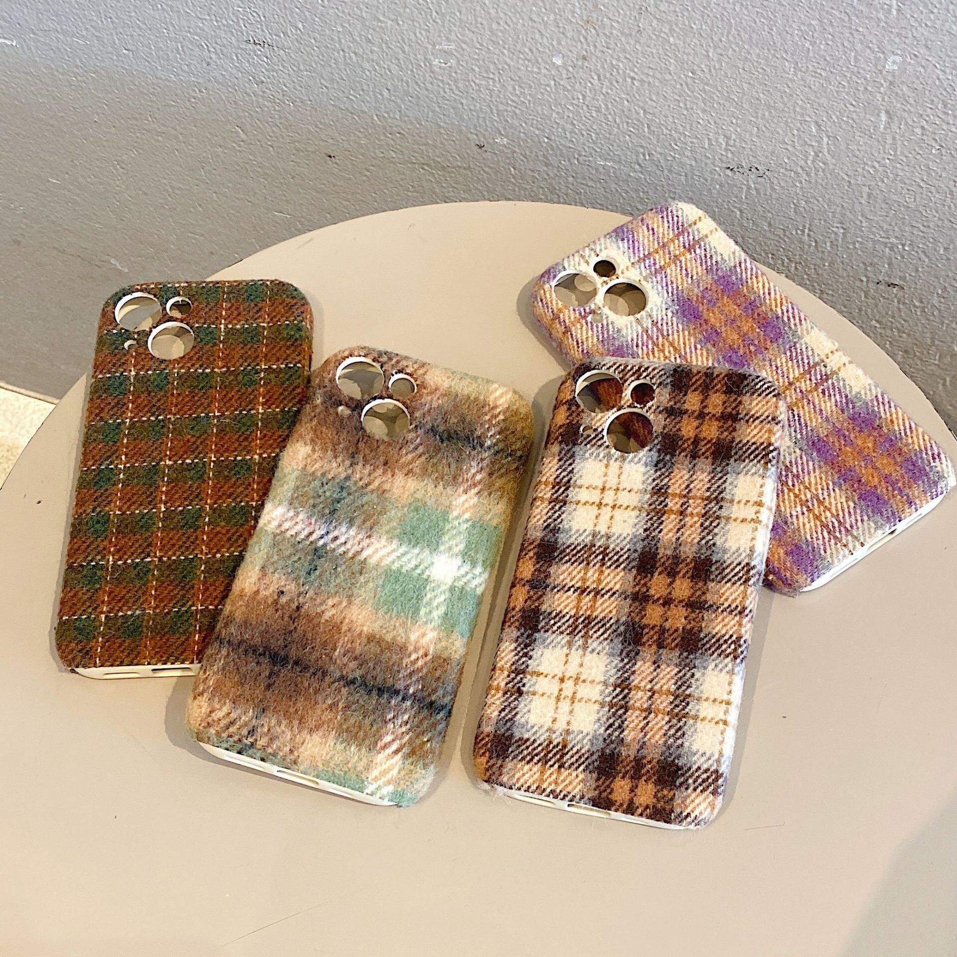 Manufacturer wholesale suitable for Apple 17 phone case 16 retro plaid plush iPhone 15 Maillard Vivo OPPO
