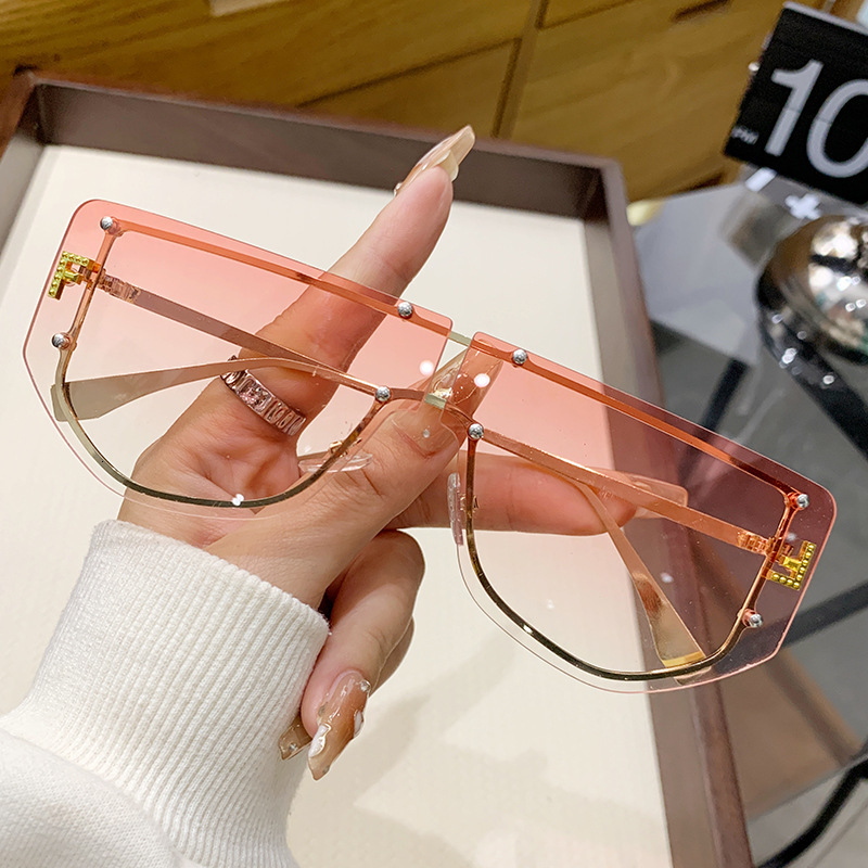 Designer Luxury Women's Sunglasses High-end Letter Integrated Sunglasses Metal Frame Gradient Ultra Clear Lenses Personalized Outdoor Anti Glare 