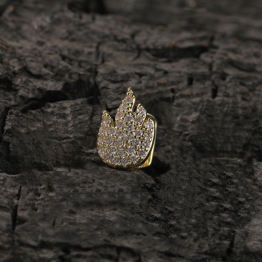 Hip-hop trend custom diamond-encrusted 18k jewelry for single teeth. Rock singer's exaggerated Halloween tooth ornaments. Unique and versatile. - view 6