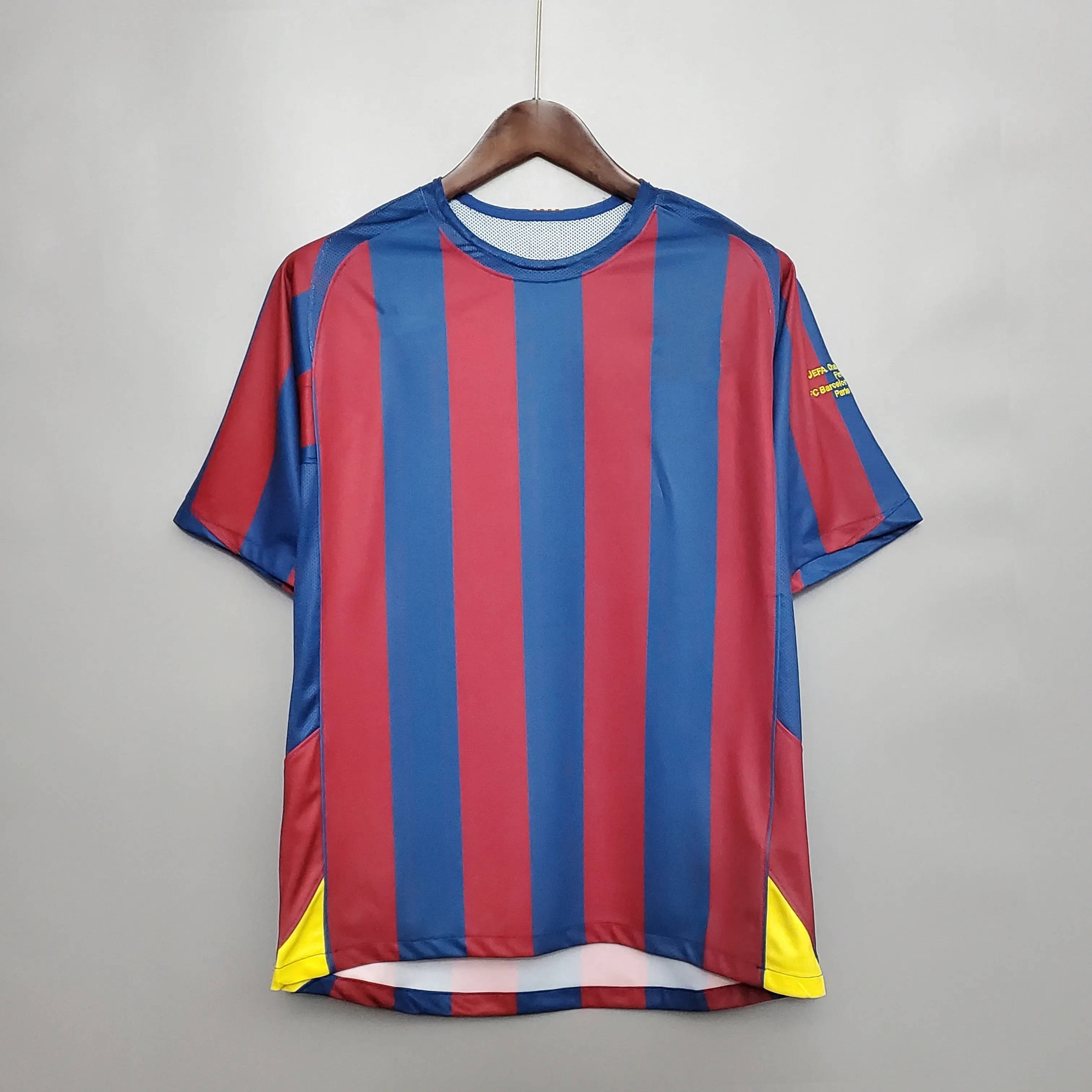 Barcelone Retro Soccer Jerseys RONALDINHO AINIESTA 01 02 03 04 05 06 07 08 09 10 11 12 13 14 15 16 17 18 19 vintage football shirt T Barcelonaes