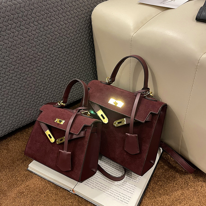 designer luxury Vintage handbag for commuting women's 2026 new trendy crossbody niche large capacity matte leather bag Secure - view 9