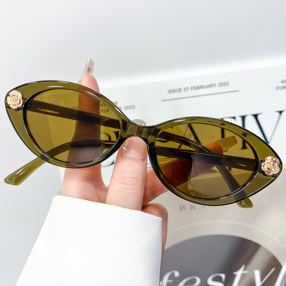 2026 New Designer Versatile Retro Cat-eye Sunglasses For Stylish Urban Street Photography Elegant And Sophisticated Fashion Sunglasses With Floral Des