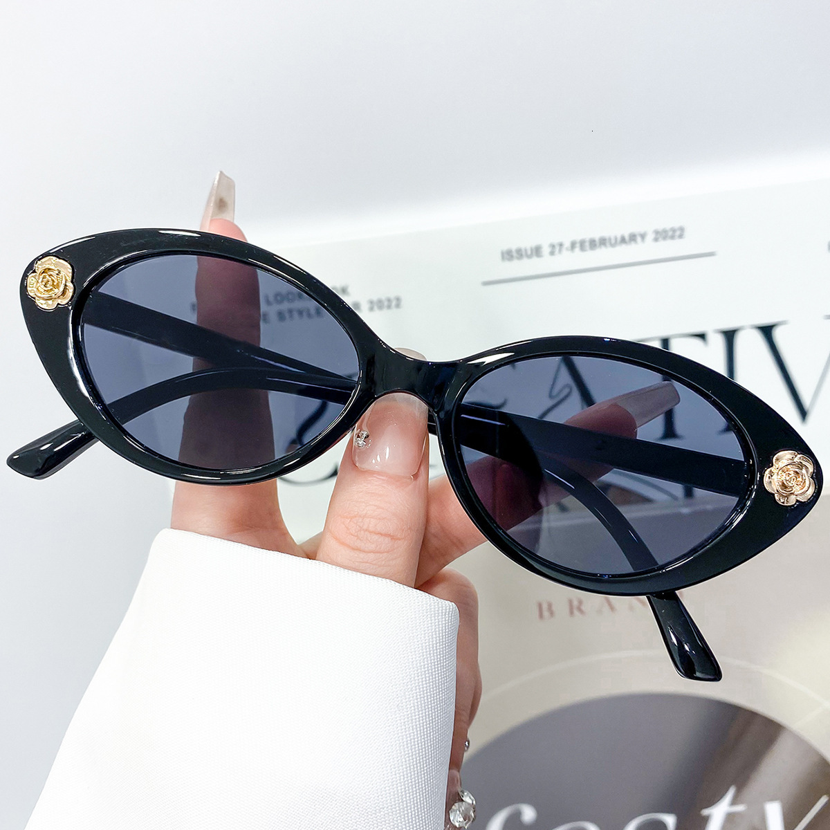 2026 New Designer Versatile Retro Cat-eye Sunglasses For Stylish Urban Street Photography Elegant And Sophisticated Fashion Sunglasses With Floral Des