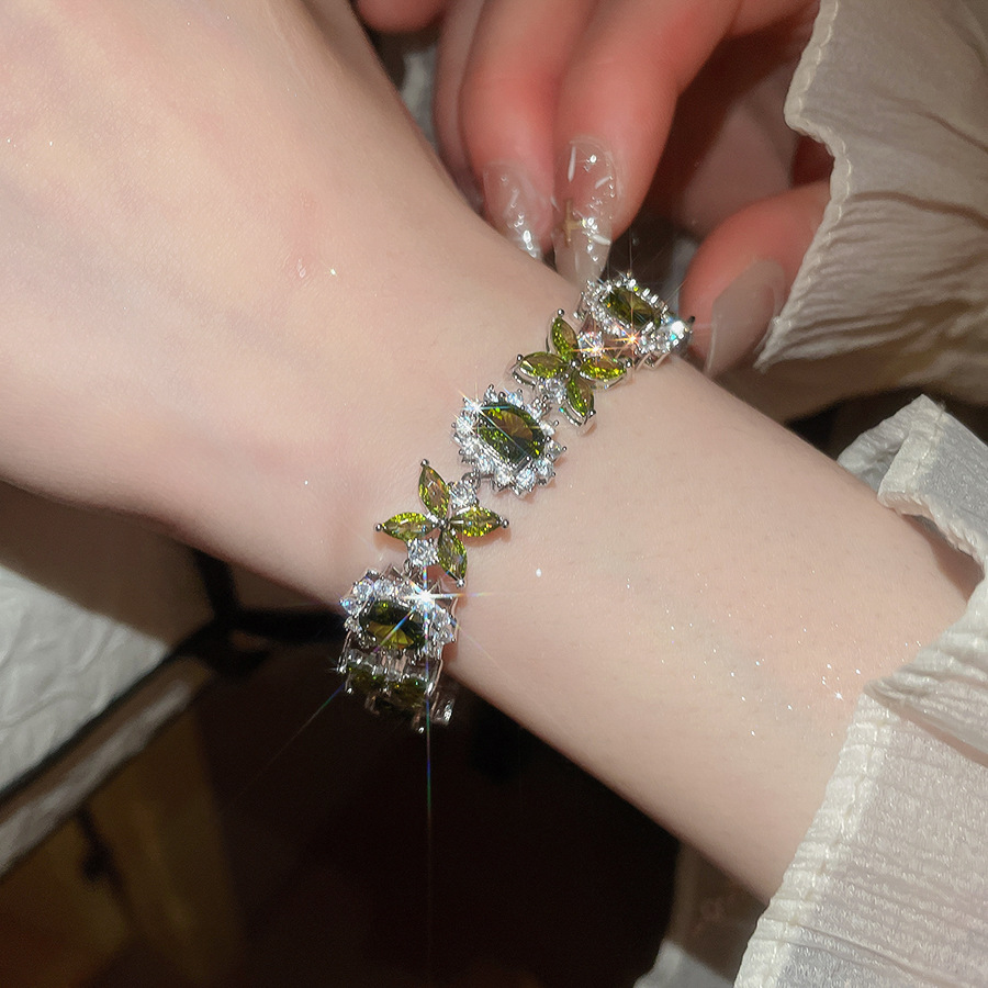 Ultra Shiny Zircon Oval Flower Bracelet, Luxurious Sophisticated, Exquisite and Versatile Sweet Hand Accessory - view 3