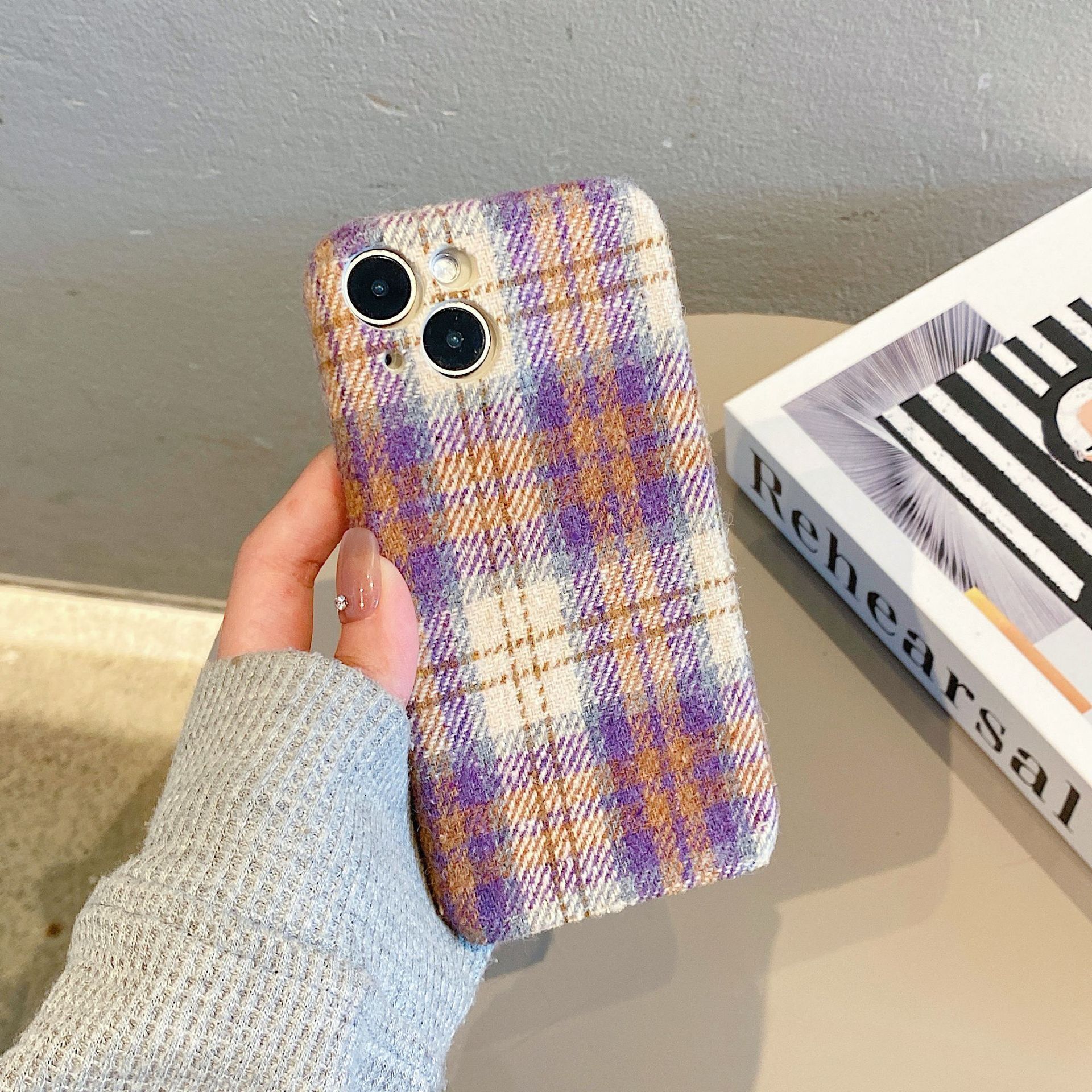 Manufacturer wholesale suitable for Apple 17 phone case 16 retro plaid plush iPhone 15 Maillard Vivo OPPO