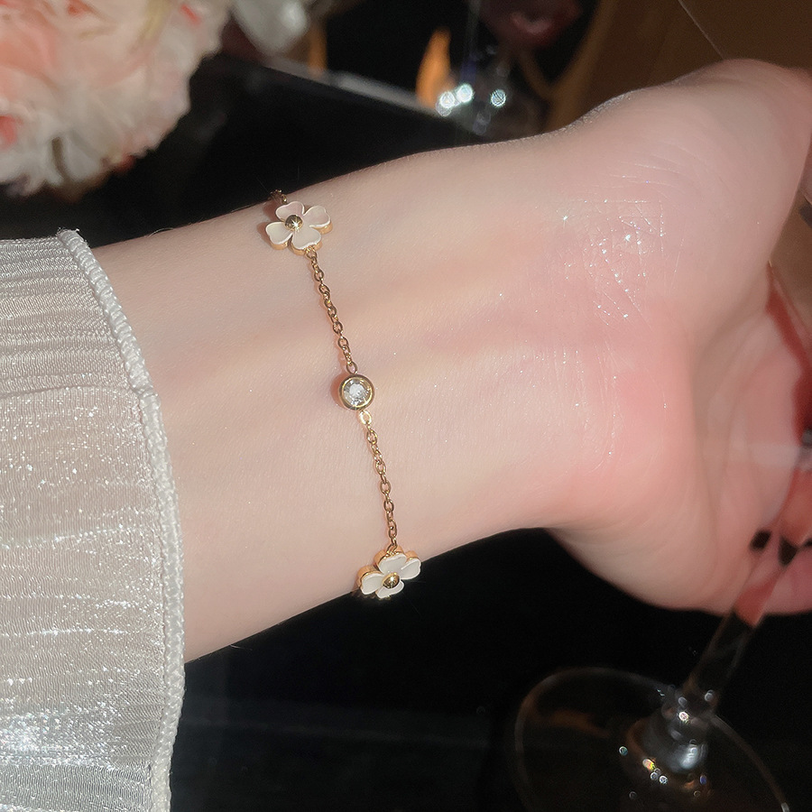 Super Shiny Zircon Mother-of-Pearl Flower Bracelet, Luxurious Sophisticated, Exquisite and Versatile Fashion Accessory - view 5
