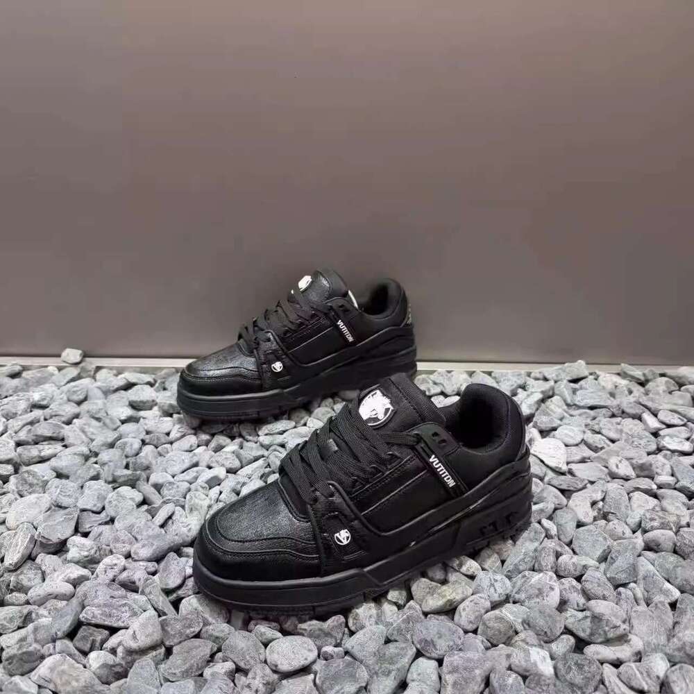 VUTITDN Free delivery luxury Casual Shoes Men's spring lightweight casual shoes comfortable sports shoes breathable soft soled board shoes