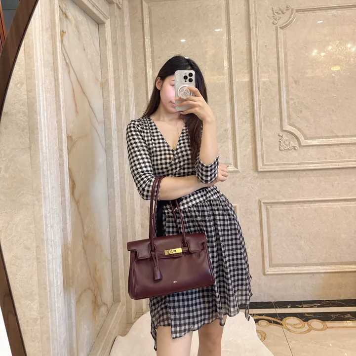 Designer JW PEI Yara Wens Vegan Leather Tote Shoder Handbag Black Designer Purse for Work Daily Cmuting 2026 New ArrivalJ260508