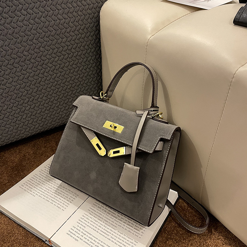 designer luxury Vintage handbag for commuting women's 2026 new trendy crossbody niche large capacity matte leather bag Secure - view 3
