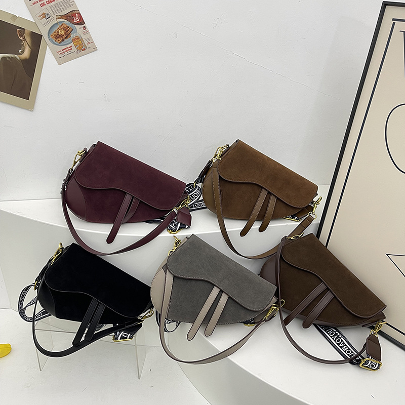 designer luxury Niche design women's bag 2026 new vintage versatile single-shoulder underarm high-end crossbody saddle bag Practical