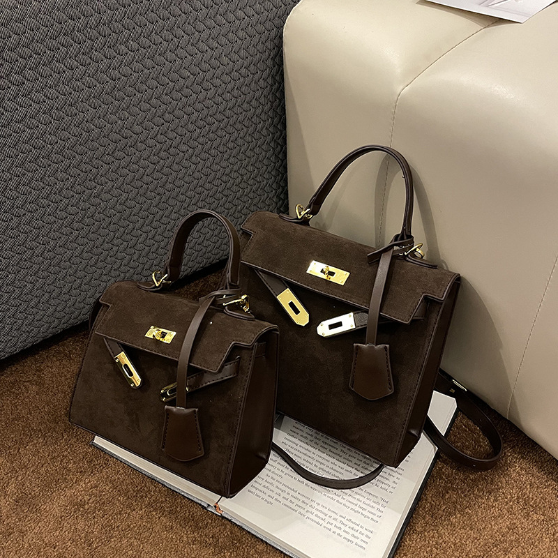 designer luxury Vintage handbag for commuting women's 2026 new trendy crossbody niche large capacity matte leather bag Secure - view 8