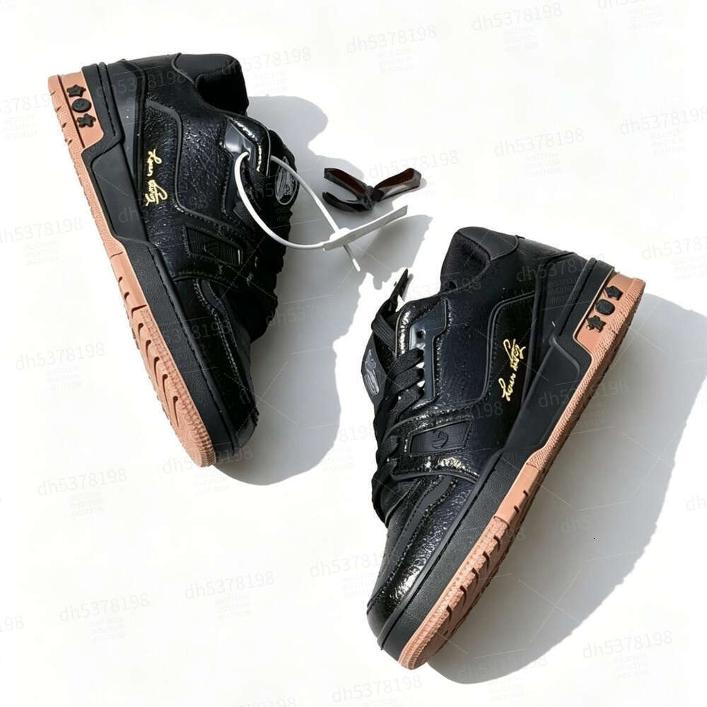 VUTITDN Retro Black & Gum Sole Sneakers, Comfortable Glossy Casual Shoes for All-Day Wear dh119255.