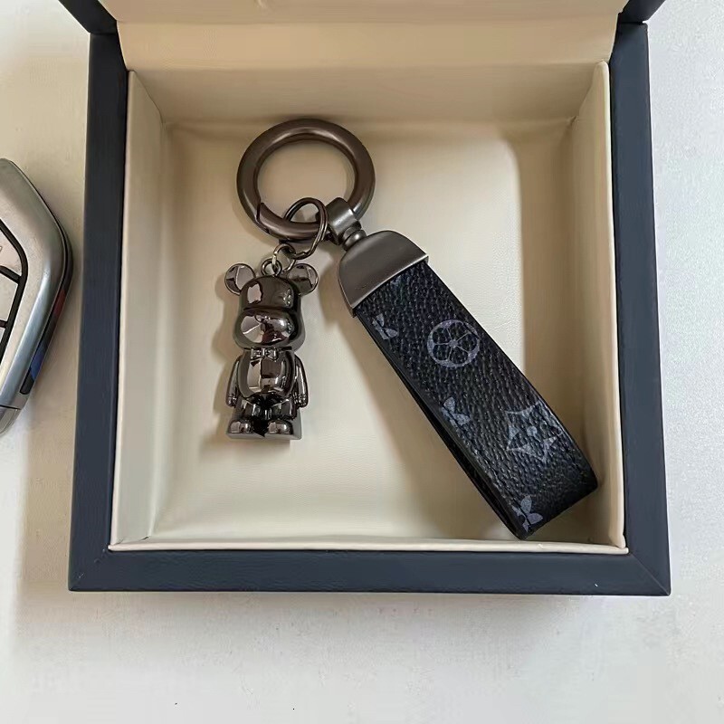 Metal High-End Violent Bear Keychain for Men Creative Personality Car Keychain Pendant Backpack Decoration Horseshoe Buckle - view 5